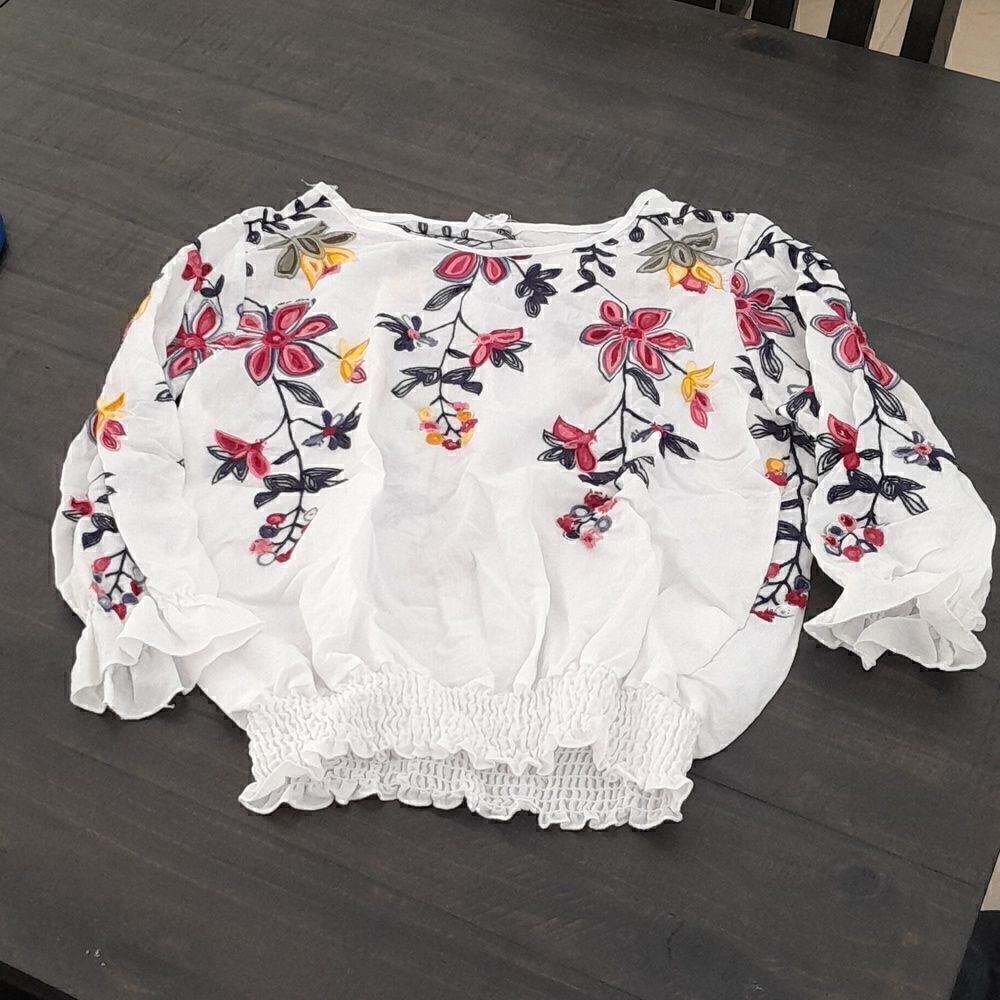 Sapphire top linen size medium embroidery flowers design